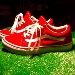 Vans Red Old Skool Shoes. Men's size 6. Women's size 7.5.
